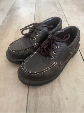 Boys size 3 Classic Brown Leather Moc Toe Boat Shoes